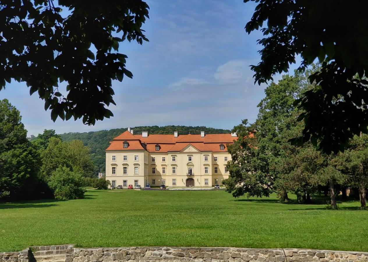 Hotel Zámek Napajedla Exterior foto