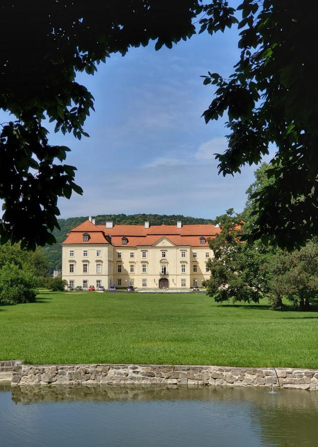 Hotel Zámek Napajedla Exterior foto